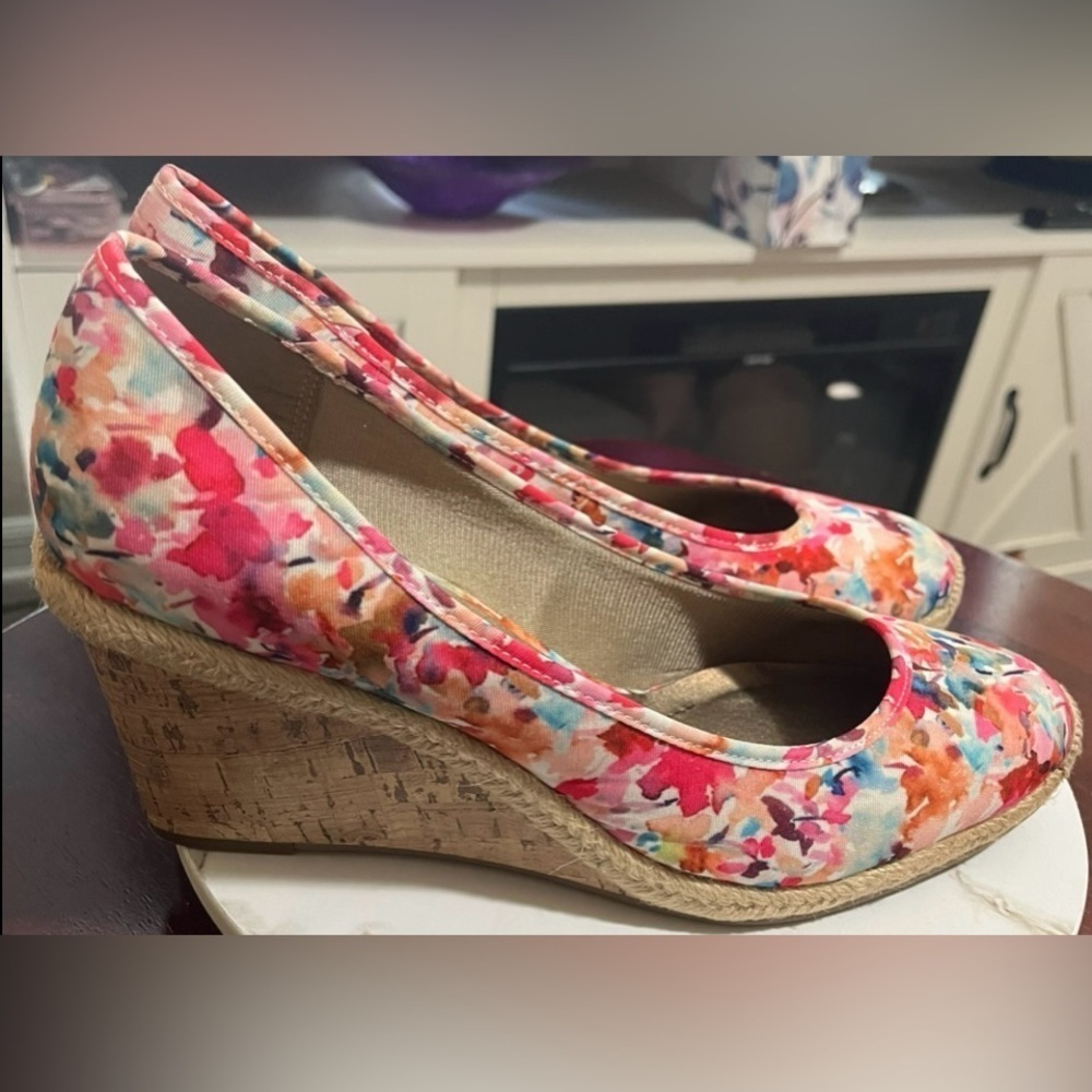 Life Stride Pink White Blue Floral Watercolor Cork Wedge Slip On High Heels 10M - Picture 3 of 13